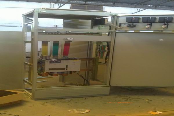 万城镇配电柜-3683品牌总闸配电柜的使用原则